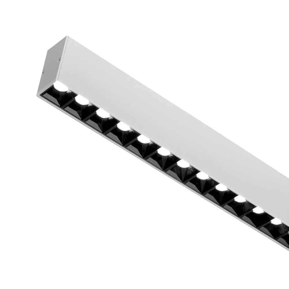 White LED Linkable Linear Light With Toolless Locking System